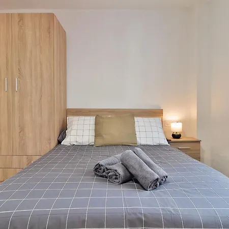 C23 Lovely 4 Bedroom Close To Maria Zambrano Apartament *